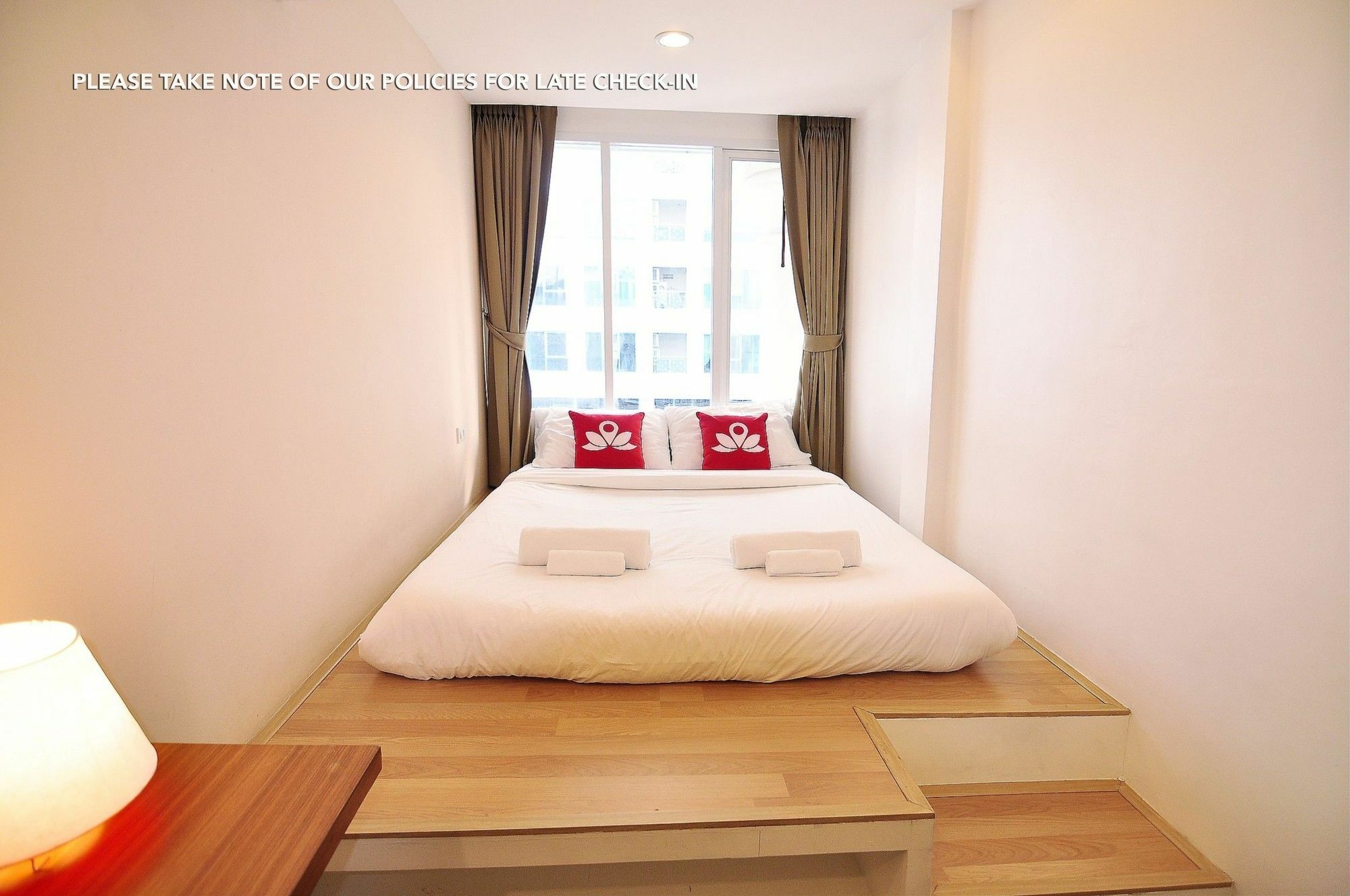 Case Study Asoke Бангкок Экстерьер фото