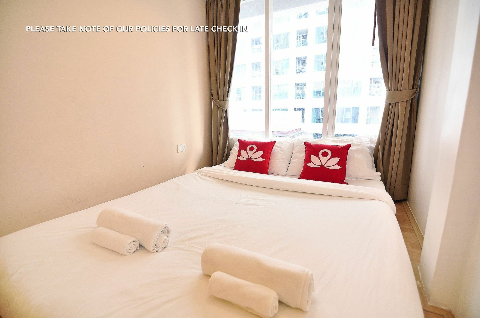 Case Study Asoke Бангкок Экстерьер фото
